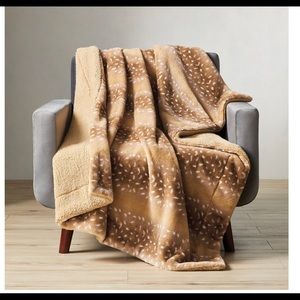 Better Homes •Gardens FAWN Faux Fur Throw